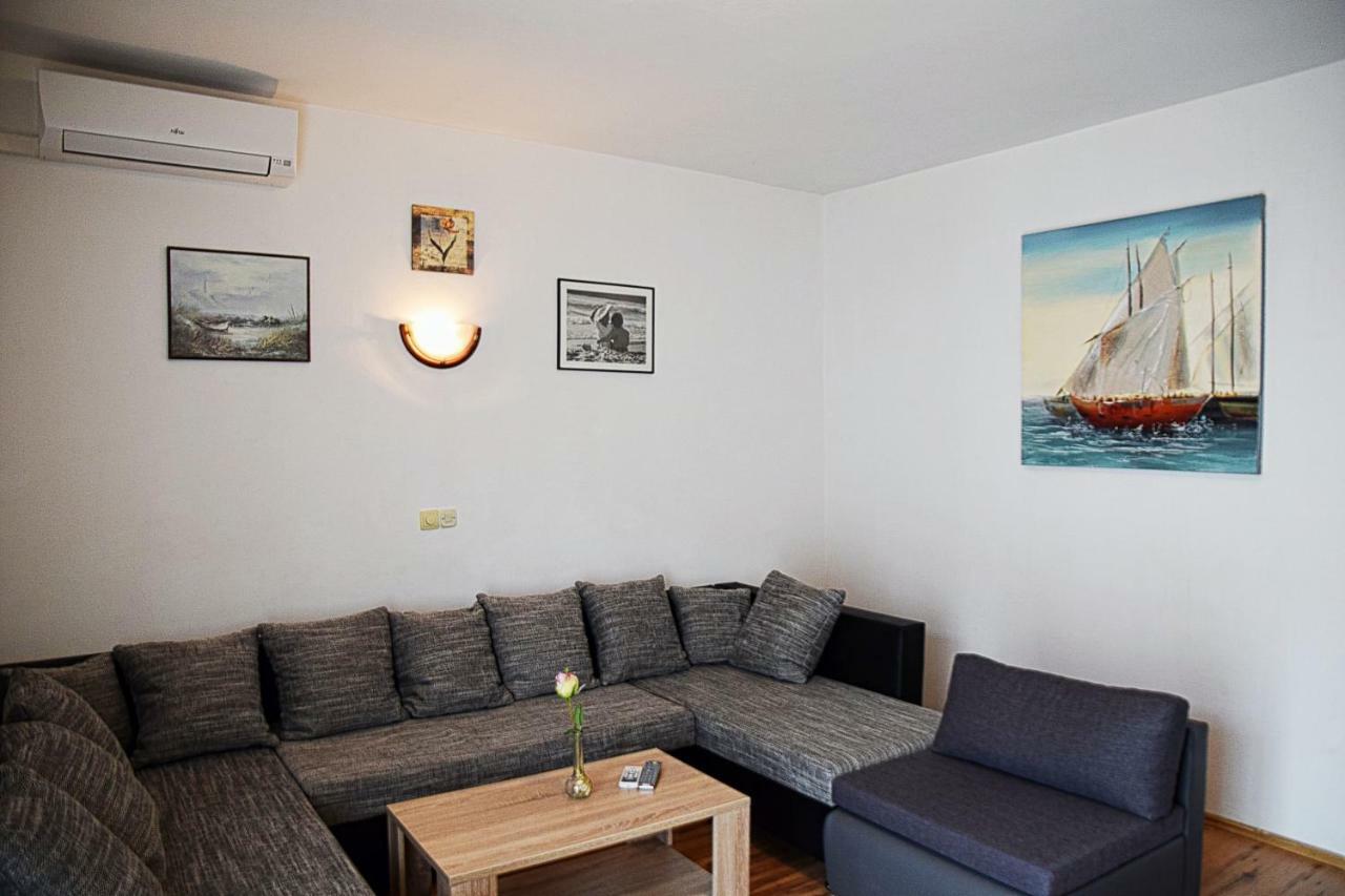Apartments Margareta & Ena Malinska Extérieur photo